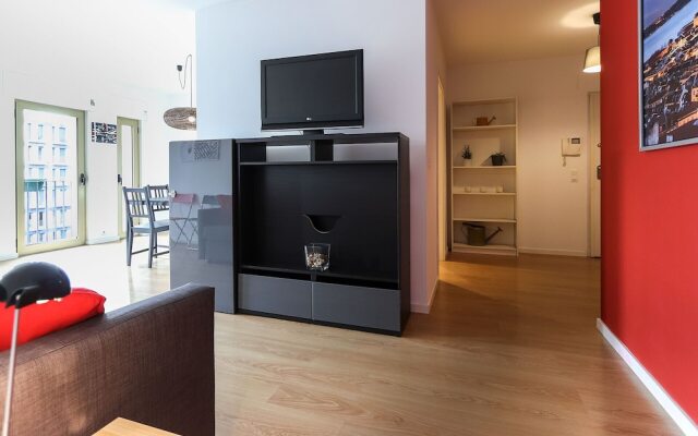 Modern & Bright Avenidas Novas II by Homing