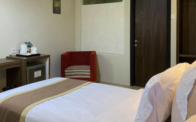 Travellers Hotel Phinisi