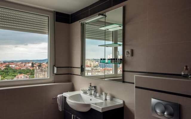 Sunset Penthouse Apartment with Hot Tub