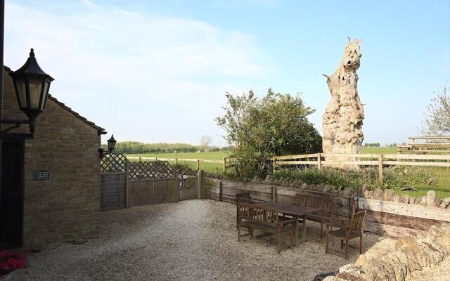 The Old Oak Tree Barn