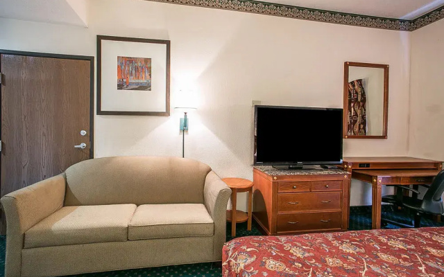 Rodeway Inn & Suites