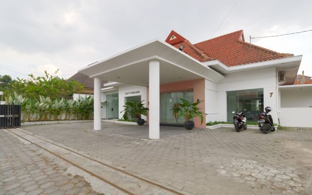 Rumah Colombo by RedDoorz