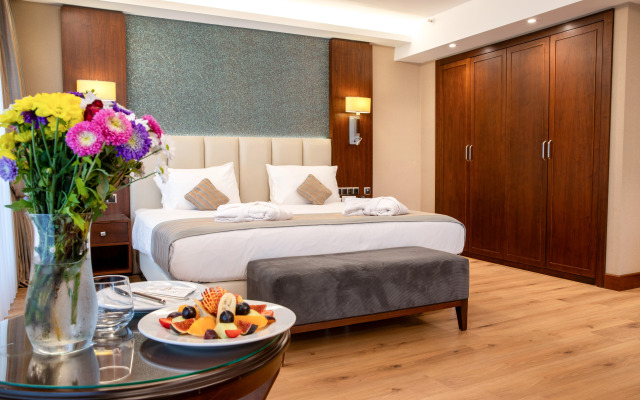 Grand Aras Hotel & Suites