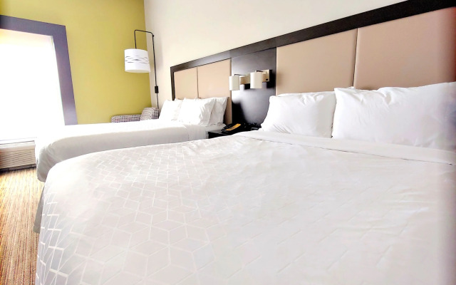 Holiday Inn Express & Suites Clear Spring  by IHG