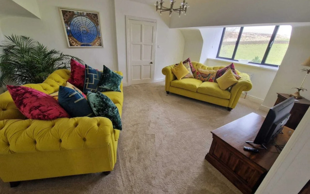 Luxury Penthouse Apartment - Beautiful Countryside
