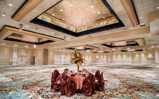 Crowne Plaza Executive Center Baton Rouge by IHG
