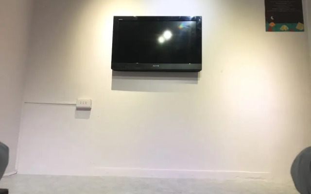 Free & Slow - Hostel