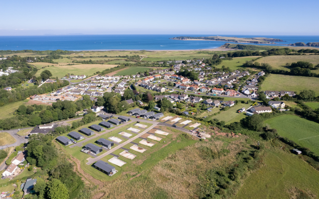 Dewin Bach - Luxury Lodge, Hot Tub, Close to Beach