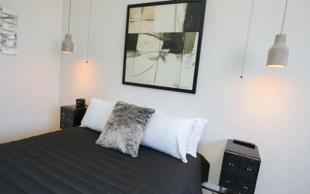 Indulge Apartments -The Urban Collection