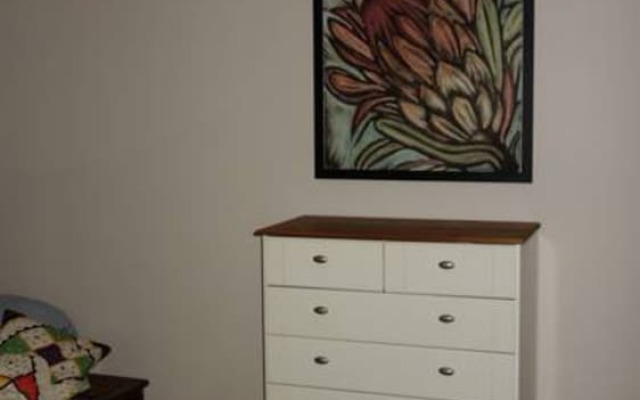 1 Bedroom Studio Flat With Free Parking Sleeps 2