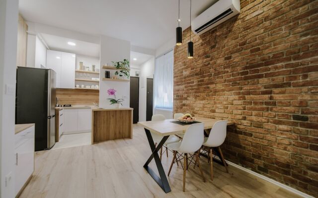 Apartment British Square