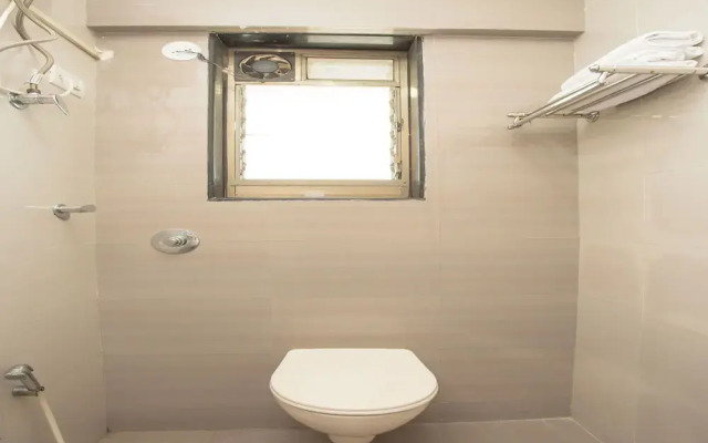 OYO 7150 Apartment Metro View Residency