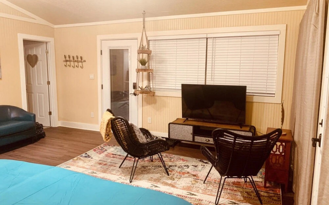 La Pluma Retreat With Guadalupe River Access