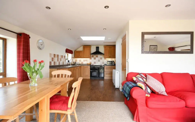 Bright, tranquil cottage