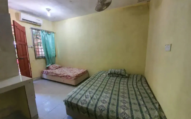 Sri Pantai Resort by OYO Rooms