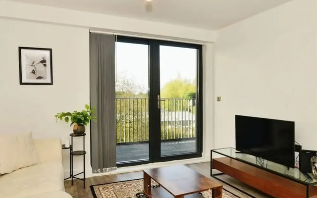 Sleek 2 Bedroom Apartment - Sofa-bed - Ashford