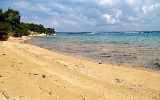 Sea View Apartment Serene, Sleeps 7