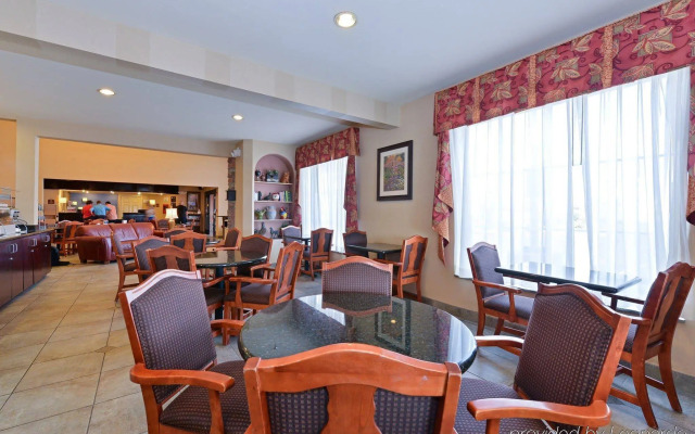 Holiday Inn Express Farmington - Bloomfield by IHG