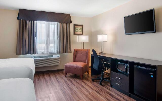 Econo Lodge Inn & Suites