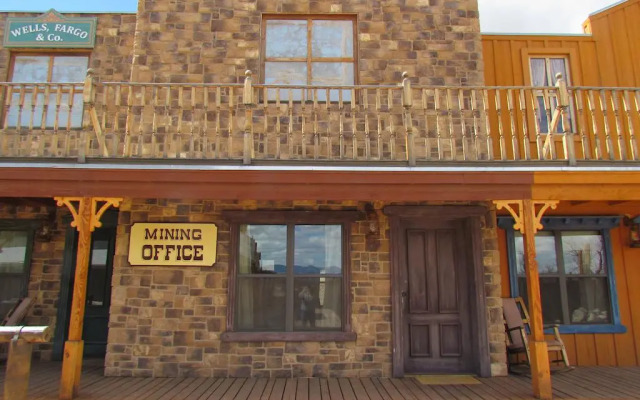 Tombstone Monument Guest Ranch
