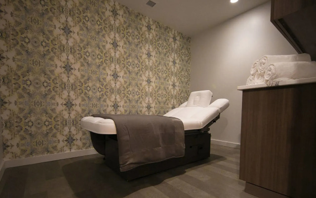 The Historic Cavalier Hotel and Beach Club, Autograph Collection