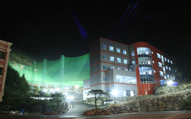 U Castle Hotel