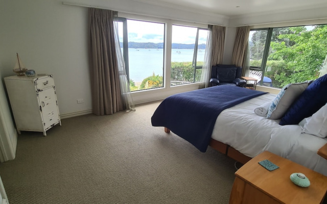 Woodies Retreat – Guest Rooms – Russell