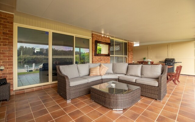 A Waterfront on Palmway