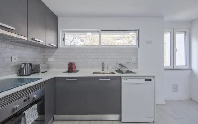 Olivais Modern by Homing
