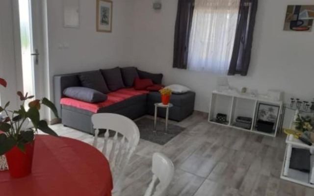 Jasmina - With Balcony and Free Parking - A1