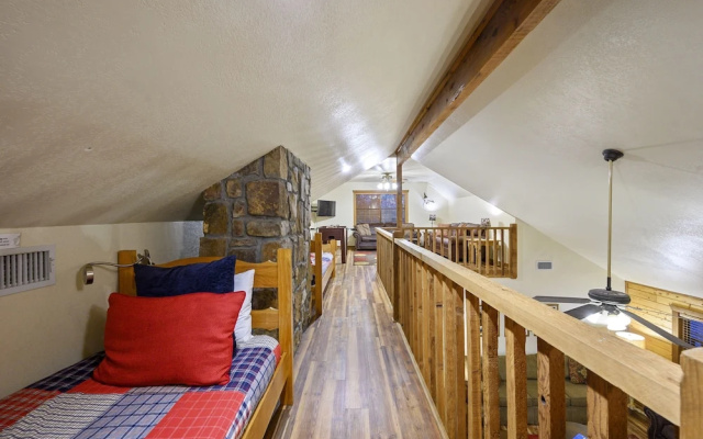 Lacey Dogwood Family Cabin With Free Wifi and Private BBQ by Redawning