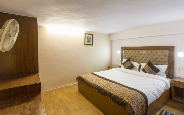 OYO 15515 Hotel Landmark Inn