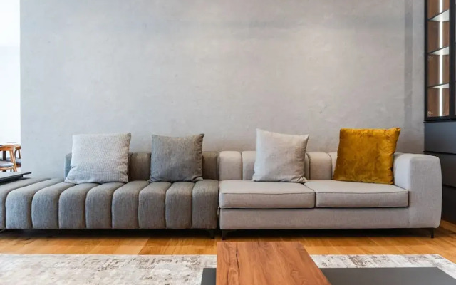 Villa Serenity Luxury Lakeside Manor