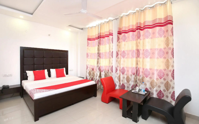 OYO 11885 Silver Plaza