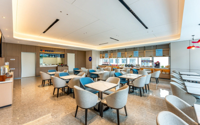 Holiday Inn Express Taizhou City Center by IHG