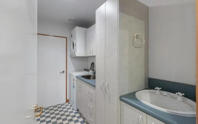 Panoramic Views - 10 minutes walk to Town