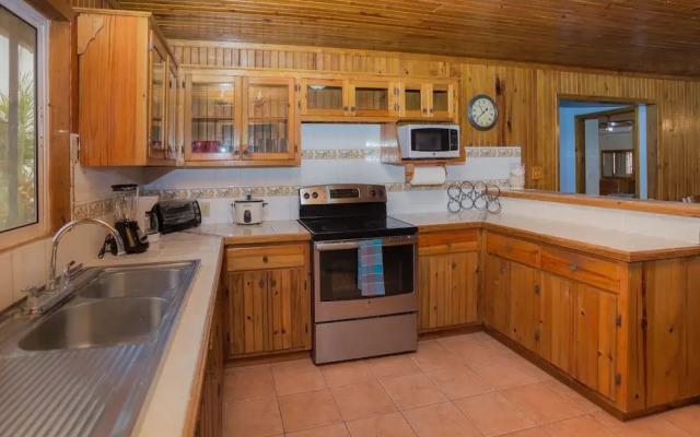 Roatan Ocean View- 2nd Floor 2 Bedroom Apts by RedAwning