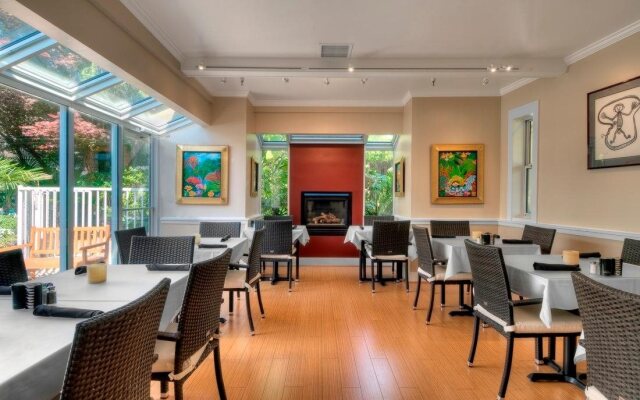 Dinah's Garden Hotel