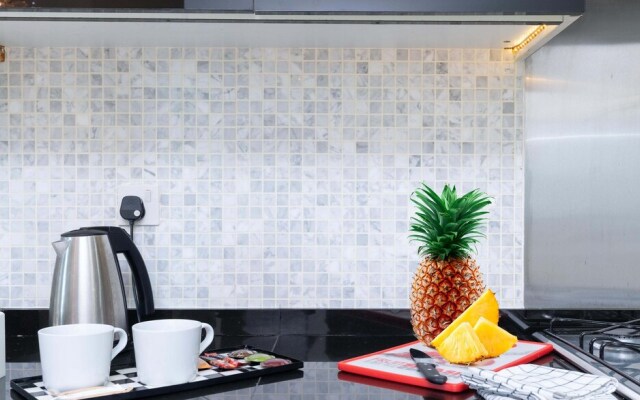 Dream Inn - Damac Mall Street