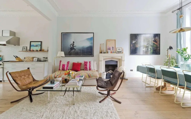 Gorgeous & Grand 5 Bed House, Holland Park