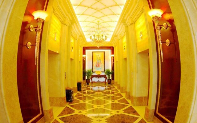 Enrichee Gloria Plaza Hotel