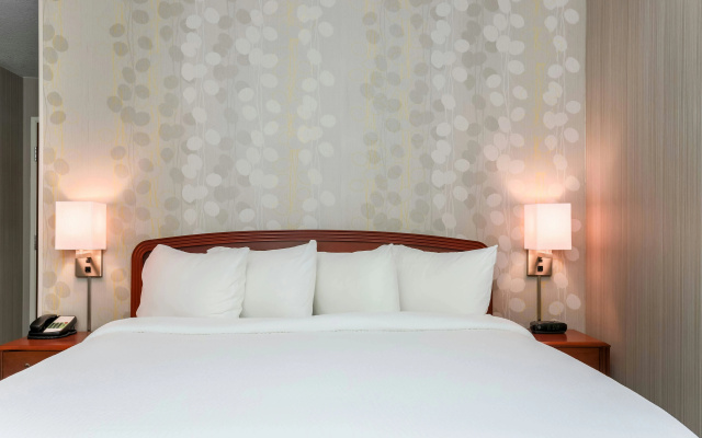 Courtyard by Marriott Roseville Galleria Mall/Creekside Ridge Drive