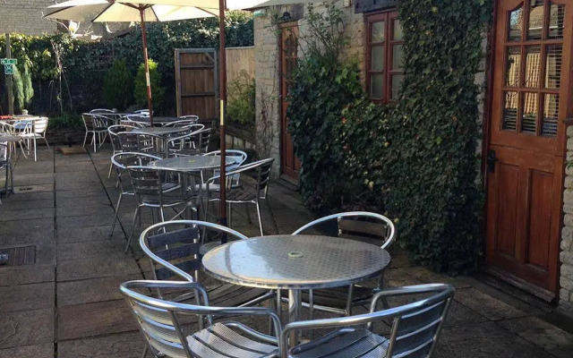 Priory Tearooms Burford With Rooms