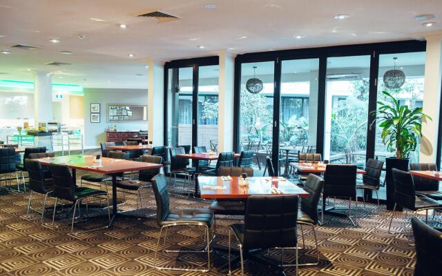 Holiday Inn Warwick Farm by IHG