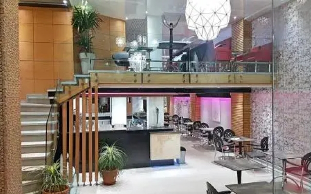 Hotel VELSATIS