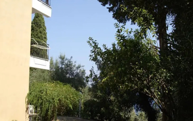 Spiros Apartments