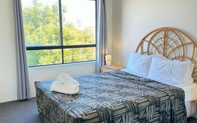 Chevron Palms Holiday Apartments by Gold Coast Premium – Guest Rooms – Gold Coast