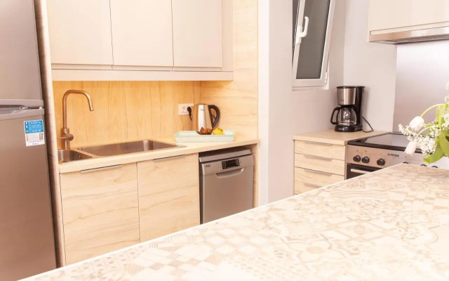 Sweet Suite Flora in Vouliagmeni