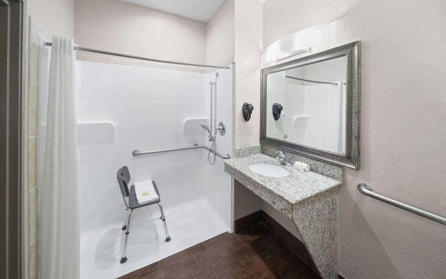 Super 8 by Wyndham San Antonio/Alamodome Area
