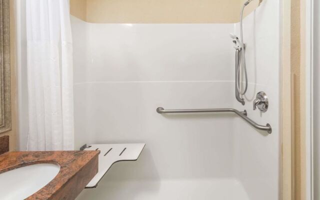 Baymont Inn and Suites Savannah Garden City
